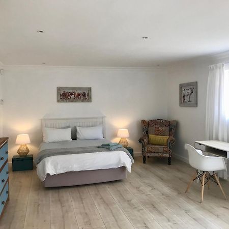 Sunset Beach Living Guesthouse Kapstaden Eksteriør billede