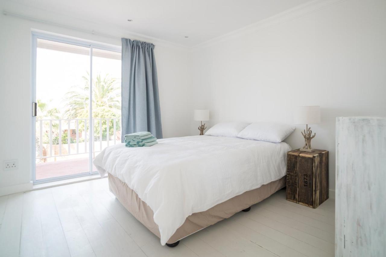 Sunset Beach Living Guesthouse Kapstaden Eksteriør billede