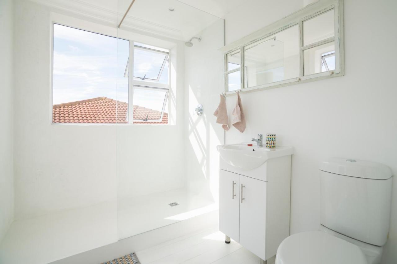 Sunset Beach Living Guesthouse Kapstaden Eksteriør billede