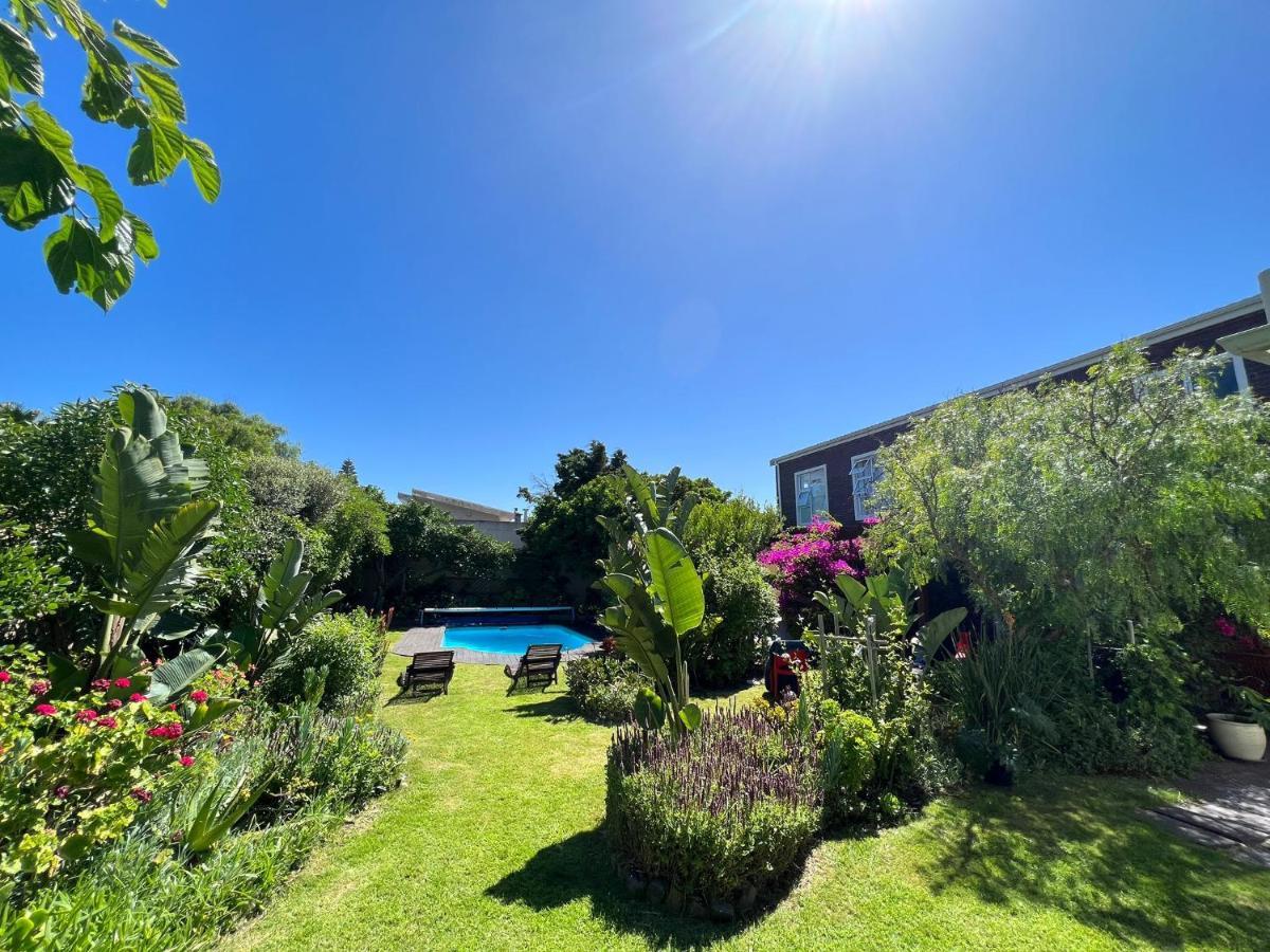 Sunset Beach Living Guesthouse Kapstaden Eksteriør billede