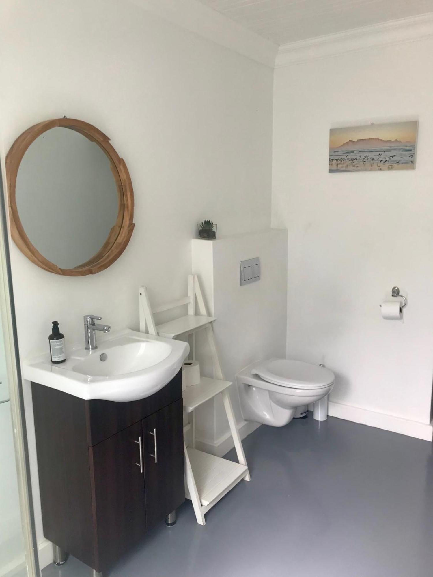 Sunset Beach Living Guesthouse Kapstaden Eksteriør billede